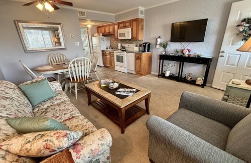 Admiral Estates Condominio | Cape Roc Unit 306 Beach Block With Pool
