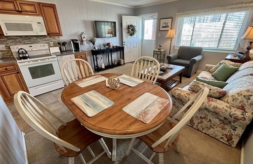 Admiral Estates Condominio | Cape Roc Unit 306 Beach Block With Pool
