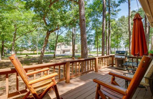 Cape Royale Casa | Cape Royale Home with Deck - Walk to Lake Livingston