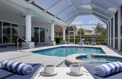 Caloosahatchee Casa | Cape Serenity- Luxury Waterfront Villa with Kayaks