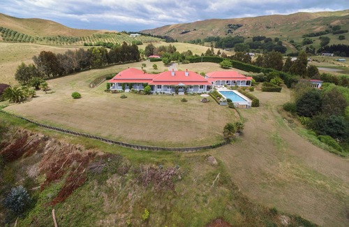 Waimarama Casa | Cape South Estate - idyllic character property in rural setting close to beaches