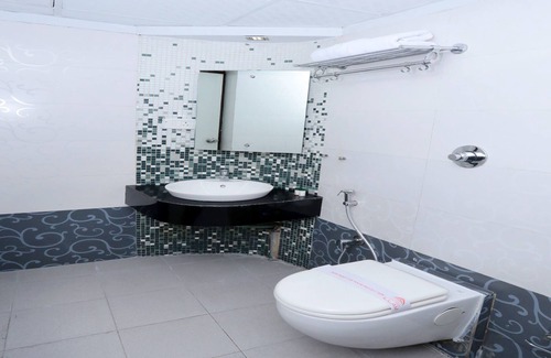Kochi Hotel | Capital O 10611 Hotel Malabar Illam