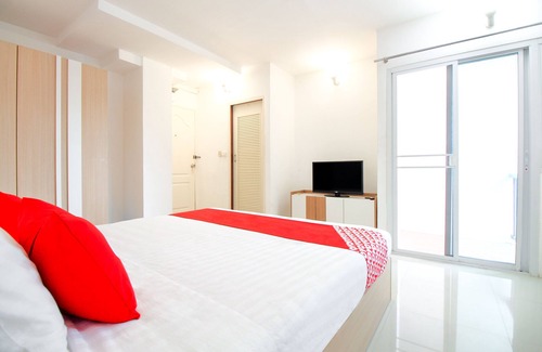 Chom Phon Hotel | Capital O 411 Grandview Condo 15