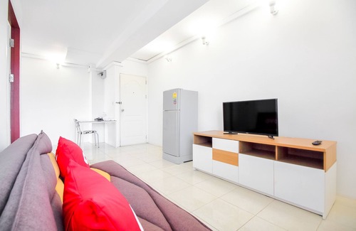Chom Phon Hotel | Capital O 411 Grandview Condo 15