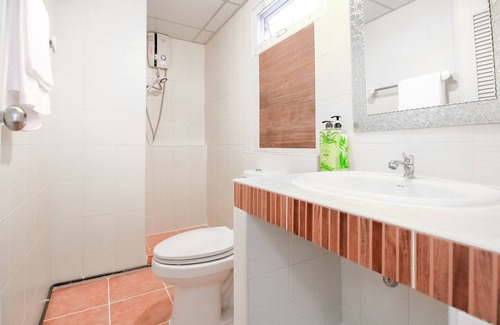 Chom Phon Hotel | Capital O 411 Grandview Condo 15