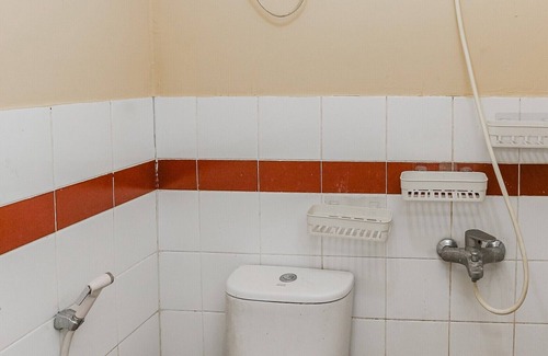 Pekayon Jaya Hotel | Capital O 94796 Apartment Mutiara Bekasi