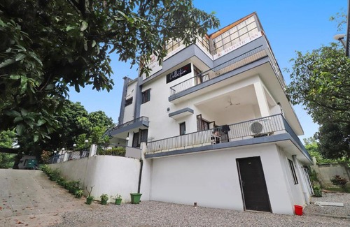 Bullawala Hotel | Capital O Majestic Inn