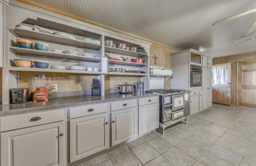 Glencoe Casa | Capitan Vacation Rental with Grill, Near Ruidoso!