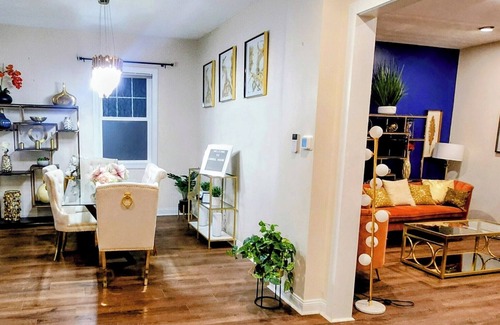 Indianapolis Casa | Capitol House "Sophisticated Comfort, Tasteful Tranquility, Culinary Elegance"