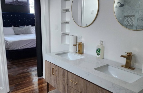 Indianapolis Casa | Capitol House "Sophisticated Comfort, Tasteful Tranquility, Culinary Elegance"