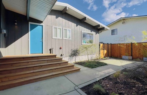 Tumwater Casa | Capitol View Hot Tub Sleeps 10!
