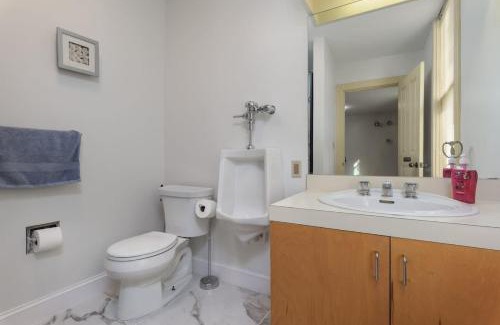 Downtown Harrisburg Apartamento | Capitol View Retreat - 3F Fast Wi-Fi Cozy