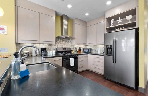 Capitola Apartamento | Capitola Village Retreat with Garage!