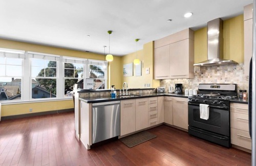 Capitola Apartamento | Capitola Village Retreat with Garage!
