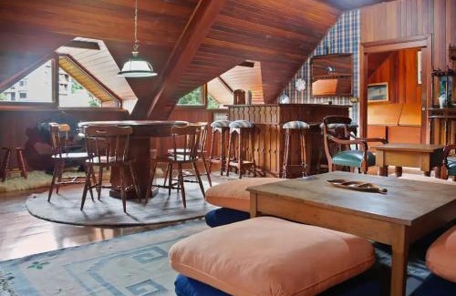 Campos do Jordao Apartamento | Capivari Cozy Fire Place Classic Cottage Style