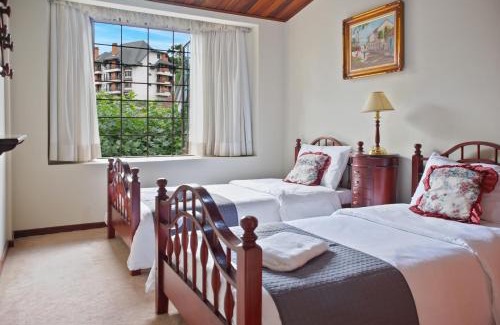 Campos do Jordao Apartamento | Capivari Cozy Fire Place Classic Cottage Style