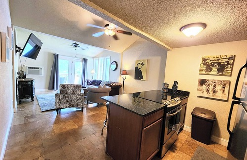 Mid America Condominio | Capone's Clearwater Escape!