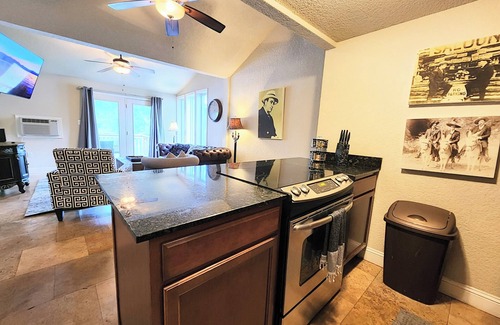 Mid America Condominio | Capone's Clearwater Escape!