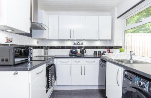 Loughborough Casa | CAPRI 13 SA - 3 Bedroom House close to Loughborough University, EV car facilities, Free Parking, Free Wifi - Ask for contractor rates!