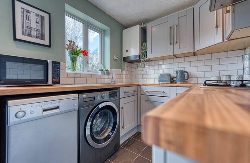 Loughborough Casa | CAPRI 13 SA - Contemporary Home with free Parking * Near M1 & Uni *Long Stay