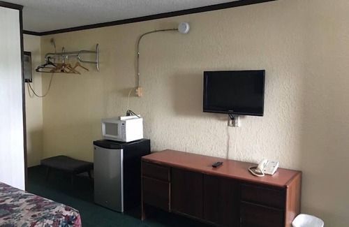 Elwood Hotel | Capri Motel By OYO Elwood, Wathena