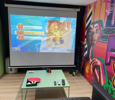 Hastiere-Lavaux Casa | Capsule Forever Young - Jacuzzi - Sauna - Billard - arcade de jeux - Netflix & home cinéma - Ping Pong