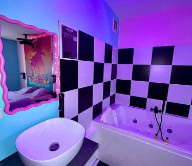 Lievin Apartamento | Capsule Miami Vice - Jacuzzi - Billard - Ecran cinéma & Netflix - Ping-Pong - Nintendo & Jeux-