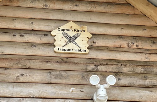 Cohoe Cabina | Captain Kirk’s Trapper Cabin