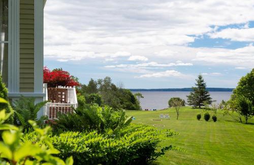 Searsport Hotel | Captain Nickels Inn