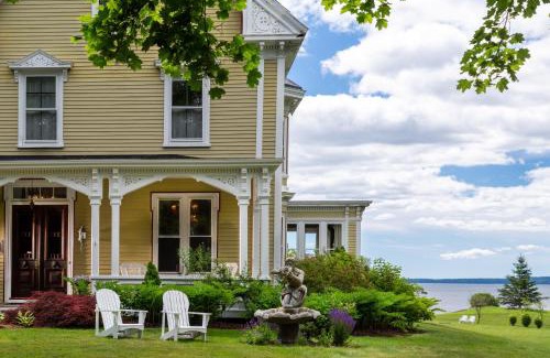 Searsport Hotel | Captain Nickels Inn