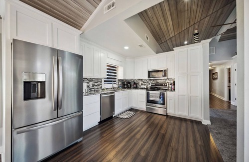 Sunrise Beach Casa | Captain Ron's House - Heated Pool - Hot tub - Games - Party Dock - Sleeps 22+