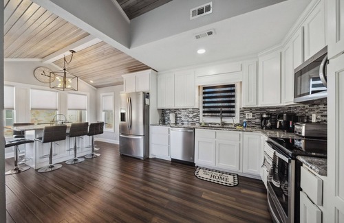Sunrise Beach Casa | Captain Ron's House - Heated Pool - Hot tub - Games - Party Dock - Sleeps 22+