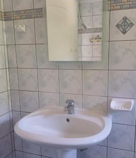 Leivathos Apartamento | Captain's Apartments in Olive Grove