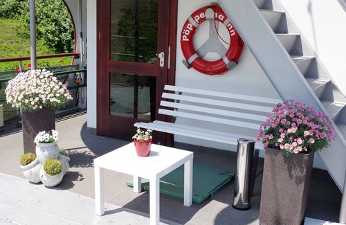 Leipziger Vorstadt Apartamento | Captain's cabin on a residential ship
