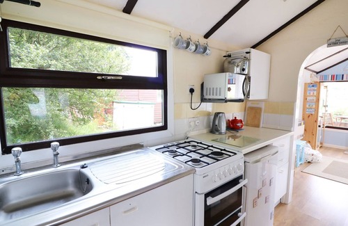 Aberystwyth Cabaña | CAPTAIN'S CABIN, pet friendly, country holiday cottage in Aberystwyth
