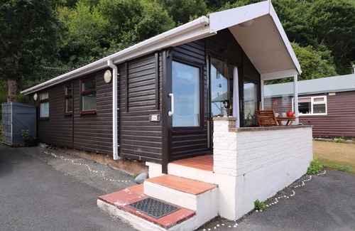 Aberystwyth Cabaña | CAPTAIN'S CABIN, pet friendly, country holiday cottage in Aberystwyth
