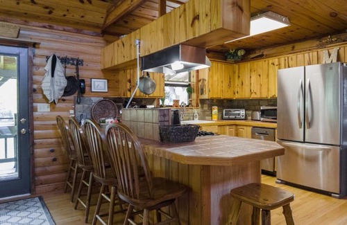 Mountain View Casa | Captain's Cool Water Cabin by Dreams2Reality Vacations