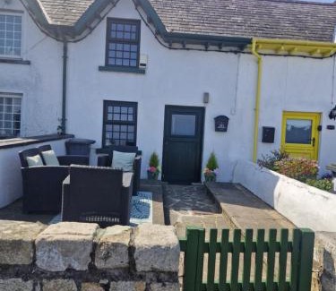 Newcastle Casa | Captain's Cottage, Widows Row, Newcastle
