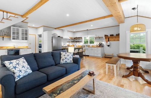Spruce Head Casa | Captain's Quarters, newly renovated home with hot tub