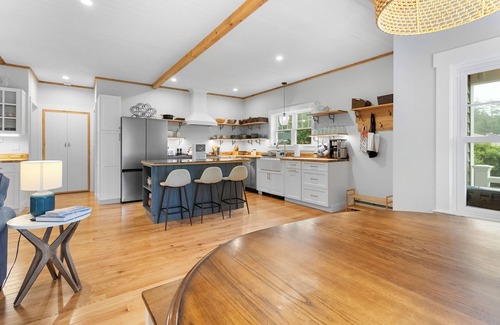 Spruce Head Casa | Captain's Quarters, newly renovated home with hot tub