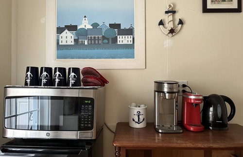 Bath Casa | 1BR Guest Apartment. Great Value. Walk to everything.