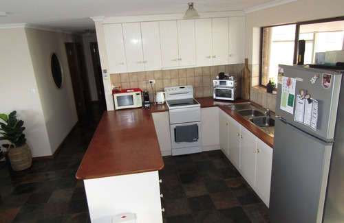 Para Wurlie Casa | Captain's Quarters ~ Pet Friendly - Off Peak Special!