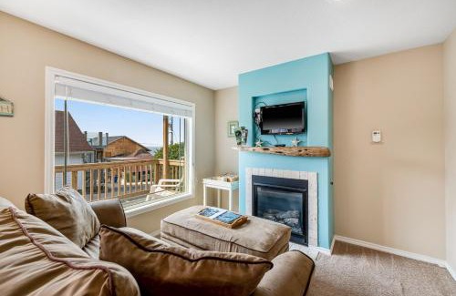 Depoe Bay Casa | Captain's Quarters - Blue Lagoon Cabin