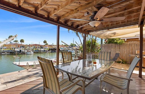 Dunedin Condominio | Capitán de cuartos - Capt. Unidad Kirk - BARCO GRATIS con alquiler!