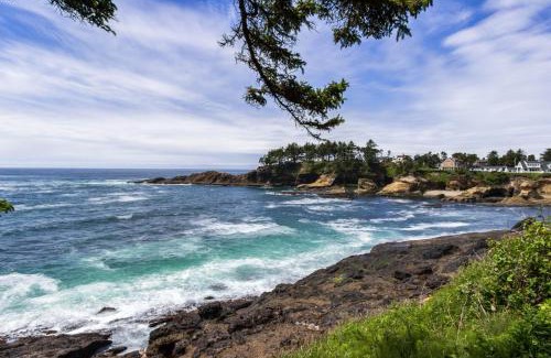 Depoe Bay Casa | Captain's Quarters - Coral Reef Cabin