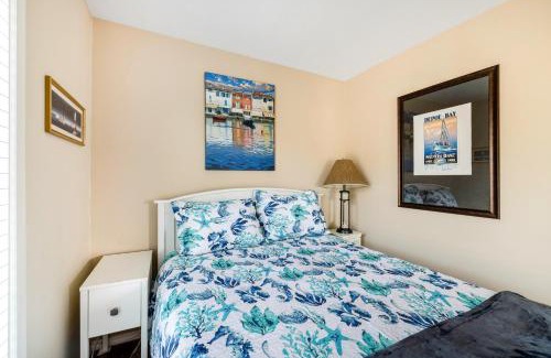 Depoe Bay Casa | Captain's Quarters - Coral Reef Cabin