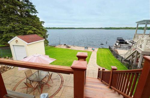 Fox Lake Casa | Captain's Quarters Lake Life Dream Home