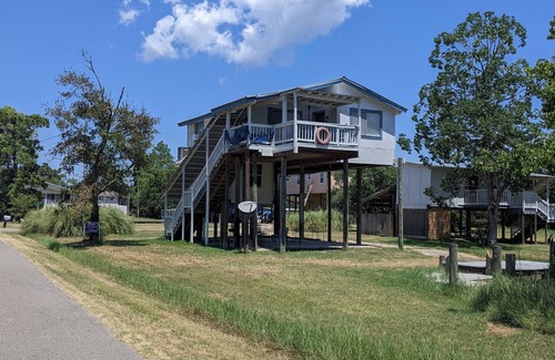 Shoreline Park Cabaña | Captain's quarters