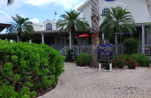 Burnt Store Marina Condominio | Captain's Quarters- Burnt Store Marina- ¡trae tu poder o veleros!