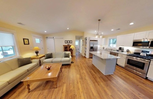 Historic District Condominio | Captain's Secret - Beautiful Home in Downtown Beaufort by RedAwning